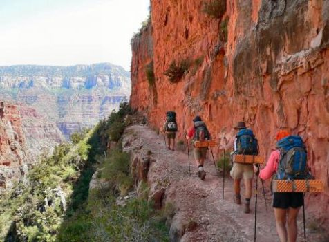 people hiking the grand canyon south rim